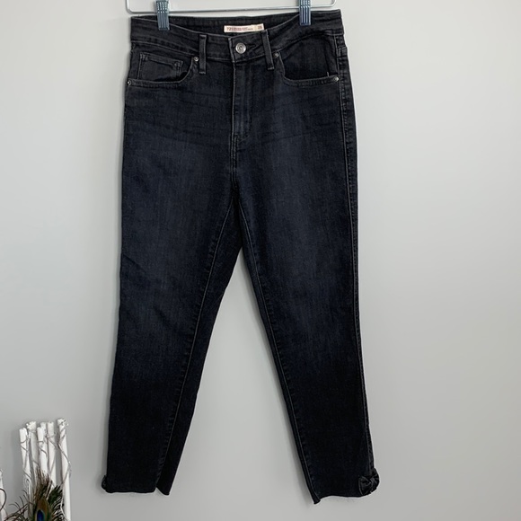 Levi’s 721 High Rise Skinny with Bow Ankle - Picture 3 of 12
